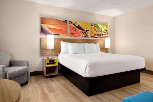 Postelja oz. postelje v sobi nastanitve Hotel Bo, a Days Inn by Wyndham Chattanooga Downtown