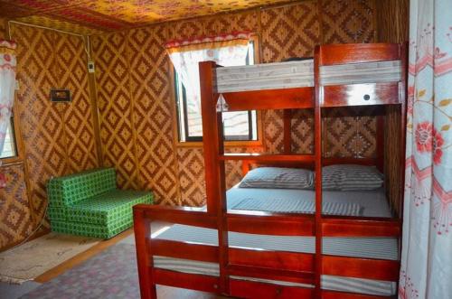 Cama ou camas em um quarto em Titanic's Nipa Hut