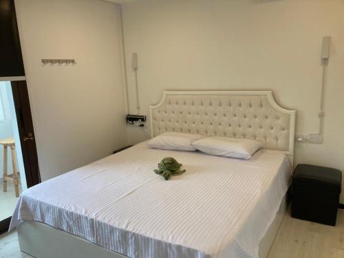 Katil atau katil-katil dalam bilik di Diar El Rabwa Modern Apartment with Free WiFi and Private Balcony