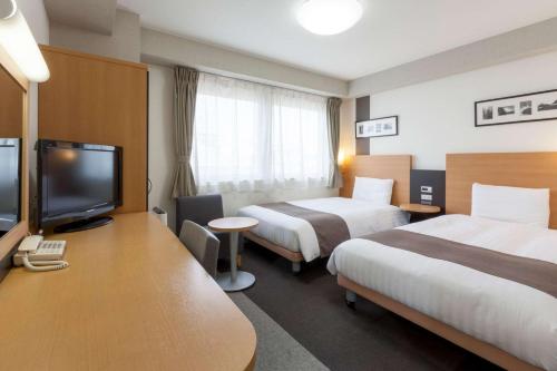 Ліжко або ліжка в номері Comfort Hotel Himeji