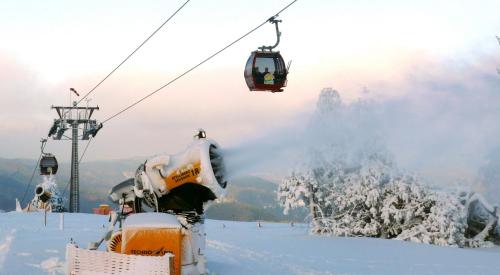 a ski lift on a snow covered ski slope at Das Loft Hotel Willingen in Willingen