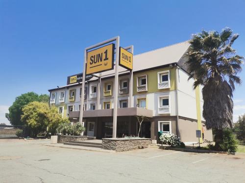 a large building with a sign that reads summit inn at SUN1 Vereeniging in Vereeniging