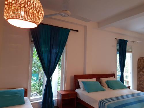 Una cama o camas en una habitación de JJ JungleJoy Villa