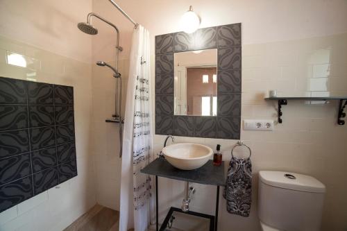 a bathroom with a sink and a mirror at Cortijo Privilegio in Lanjarón