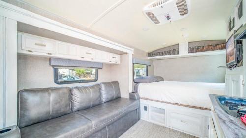 Outdoor Glamping Fully Setup RV BS89 – Photos 5