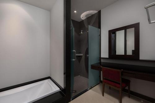 Koupelna v ubytování VILLA ARU | Private Pool | Onyx Villas by Tropiclook | Naiharn beach