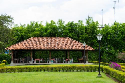 Hotel Eden Parque del Cafeにある庭