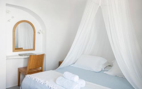 Llit o llits en una habitació de Gabbiano Traditional Cave Houses