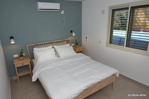 מיטה או מיטות בחדר ב-MeravSuite