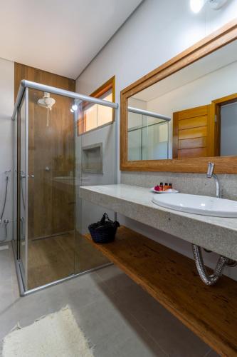 a bathroom with a sink and a shower at Pousada Casa Cajá in Arraial d'Ajuda