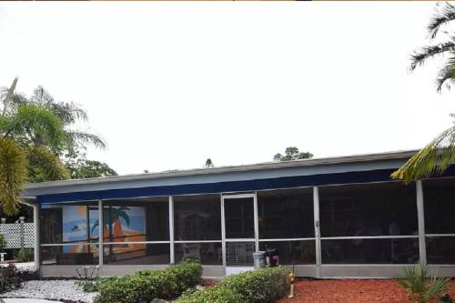 Chapel Hill Poolside Retreat – Photos 2