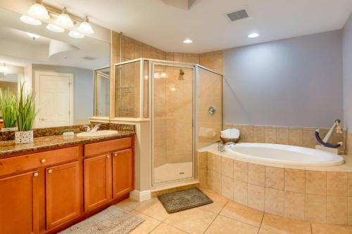 Phòng tắm tại 304 Bay Harbor