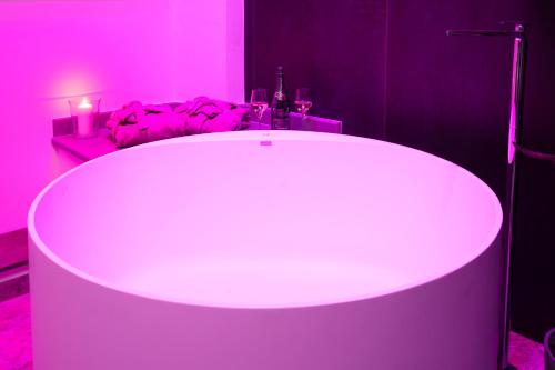 F1RST Suite Apartment & SPA photo 25