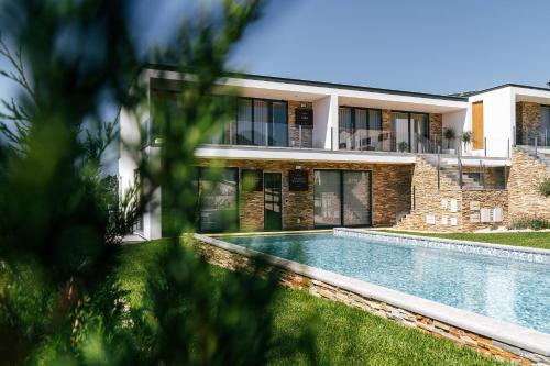 an image of a house with a swimming pool at ALTO DA GARÇA - PRIME VILLAS & SPA in Nadadouro