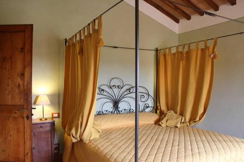 Postel nebo postele na pokoji v ubytování Cordella in Montalcino Wine Resort