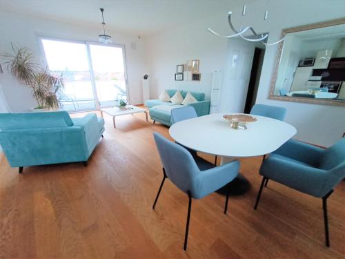 Posezení v ubytování BodenSEE CITY APARTMENTS Friedrichshafen