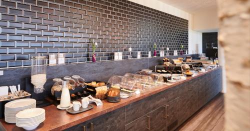 a buffet line in a restaurant with food at Hotel FÜNF10 in Netphen