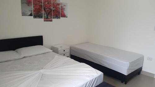 En eller flere senge i et værelse på AbeQuar apartamentos beira-mar para temporada