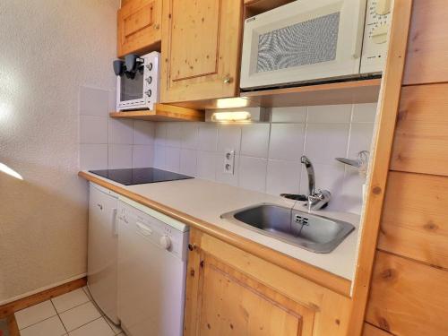 Appartement Méribel, 4 pièces, 6 personnes - FR-1-182-87廚房或簡易廚房