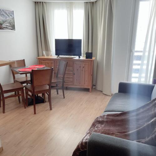  CONFORTSKI CANIGOU -  Room  picture :   Tea/Coffee maker    TV    Hairdryer                           