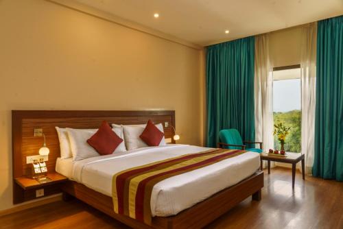 Postel nebo postele na pokoji v ubytování Fortune Pandiyan Hotel, Madurai - Member ITC Hotels' Group