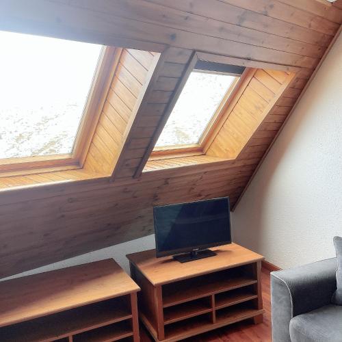  CONFORTSKI CANIGOU -  Room  picture :   Tea/Coffee maker    TV    Hairdryer                           