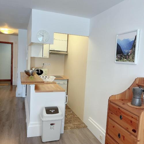  CONFORTSKI CANIGOU -  Room  picture :   Tea/Coffee maker    TV    Hairdryer                           