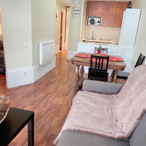  CONFORTSKI CANIGOU -  Room  picture :   Tea/Coffee maker    TV    Hairdryer                           