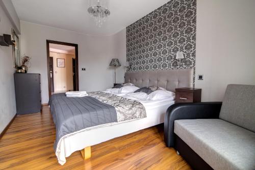 Posteľ alebo postele v izbe v ubytovaní Krynica Apartamenty Centrum Deptak 119