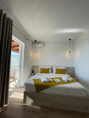 Una cama o camas en una habitación de Relax Mea Hotel