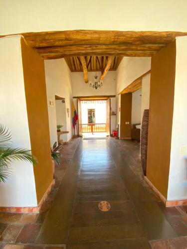 an empty hallway in a house with a wooden ceiling at Misia Custodia Hotel Boutique in Barichara