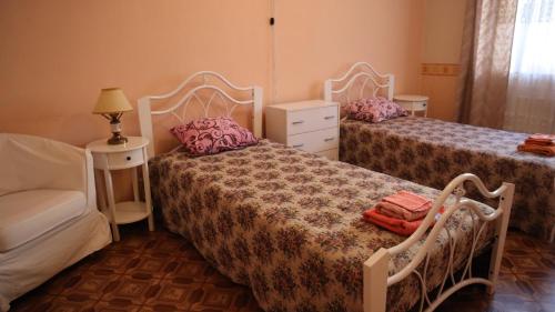 Una cama o camas en una habitación de Excelsior Guesthouse