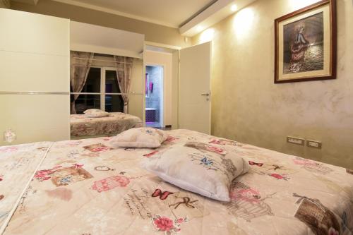 Gambar di galeri bagi Villa Maelynn Opatija with Heated Pool and Sea View di Rubeši