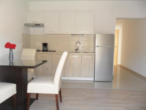 A cozinha ou cozinha compacta de Apartments M&M