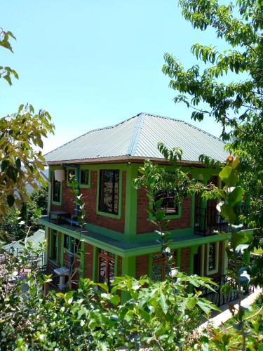 Taman di luar Galapagos Homestay