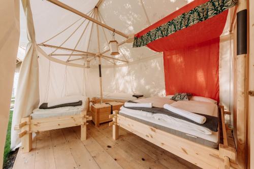 Postel nebo postele na pokoji v ubytování Malešov Camp