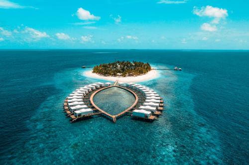 an island in the middle of the ocean at Sandies Bathala in Bathala