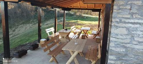 an overhead view of a patio with a table and chairs at Etno kuća Ostrvica in Varnice