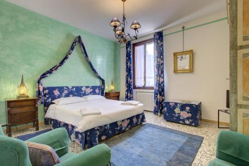 a bedroom with a bed with a canopy at BAROCCO-Veneziano in Venice