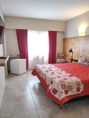 Ένα ή περισσότερα κρεβάτια σε δωμάτιο στο Hostal El Korú