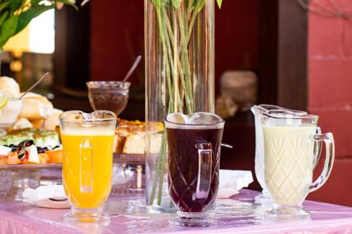 three different types of drinks on a table at Pousada Quatro Estações Paraty in Sertão do Taquari