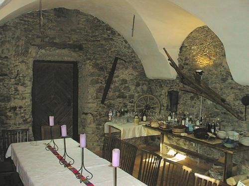 Ein Restaurant oder anderes Speiselokal in der Unterkunft Schloss Berg Klösterle 