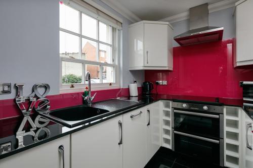 The Finney - Gorgeous, Chic 3 Bedroom House