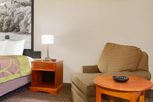 Katil atau katil-katil dalam bilik di Super 8 by Wyndham Fort Madison