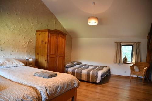 a bedroom with two beds and a window at B&B Angueur in Montrem