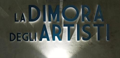 a sign that reads la grande decemberistics at La Dimora Degli Artisti in Catanzaro