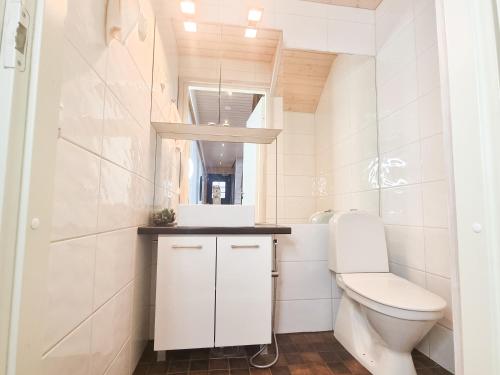 Koupelna v ubytování Villa Halla - 8 henkilölle, HimosYkkösen alue, 76m²+36m²