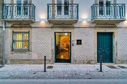 un edificio con due porte blu e due balconi di Flag Design Hotel a Viana do Castelo