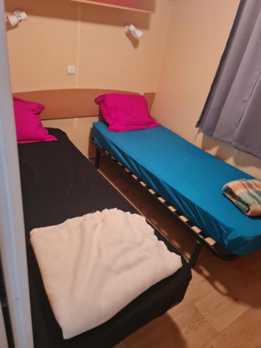 a pair of bunk beds in a room at Camping de la mothe in Banassac