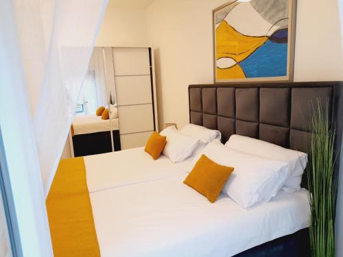 Ένα ή περισσότερα κρεβάτια σε δωμάτιο στο Una Luxury Home